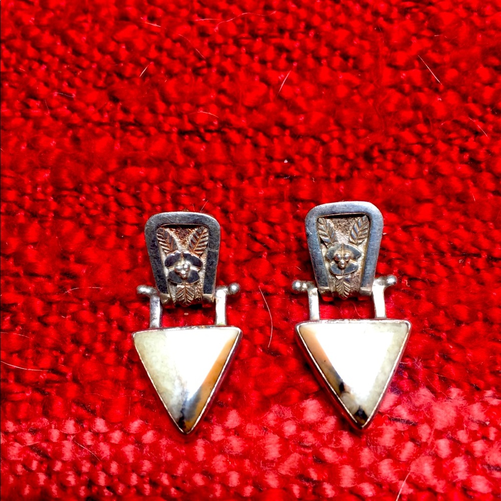 VINTAGE ZEALANDIA PIERCED EARRINGS